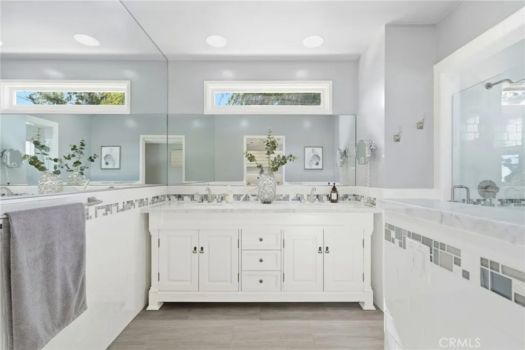 1025 N Screenland Drive, Burbank, California 91505 home-pic-24