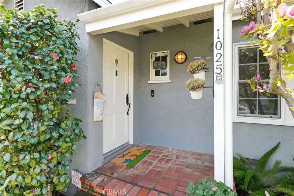 1025 N Screenland Drive, Burbank, California 91505 home-pic-4