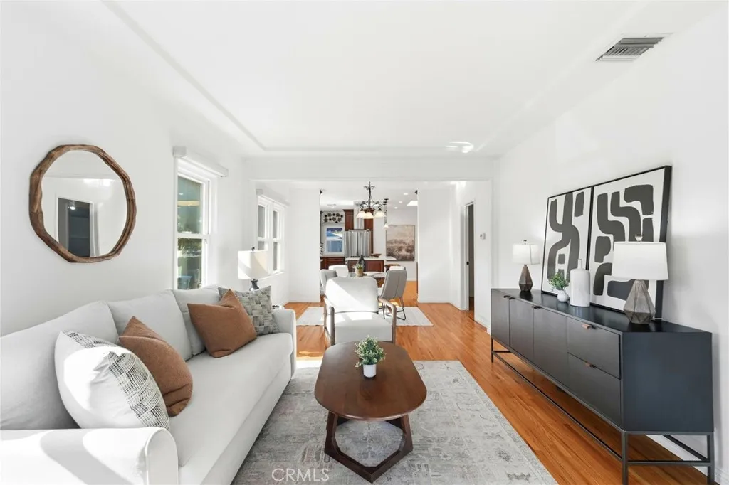 1025 N Screenland Drive, Burbank, California 91505 home-pic-6