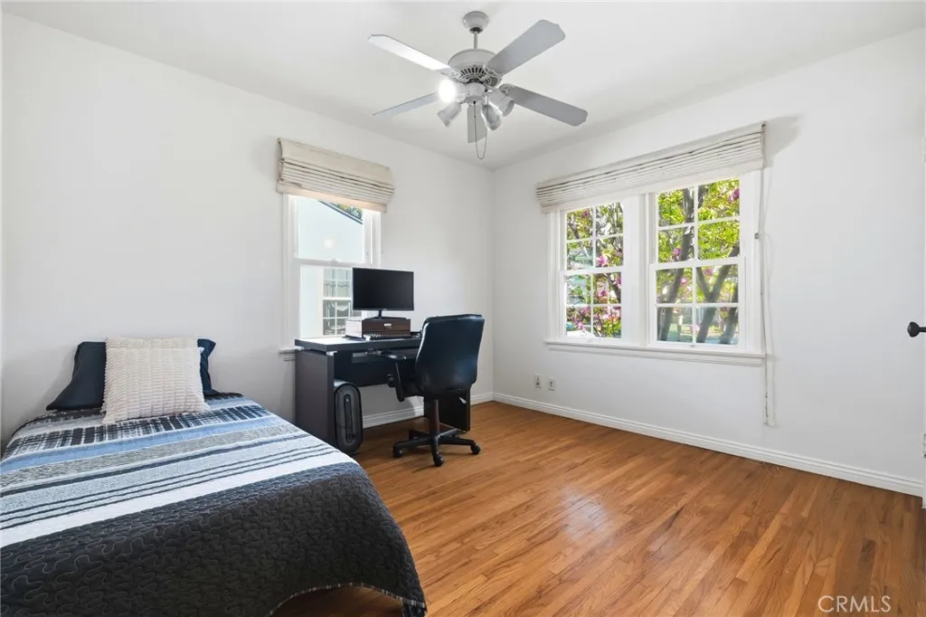 1025 N Screenland Drive, Burbank, California 91505 home-pic-14