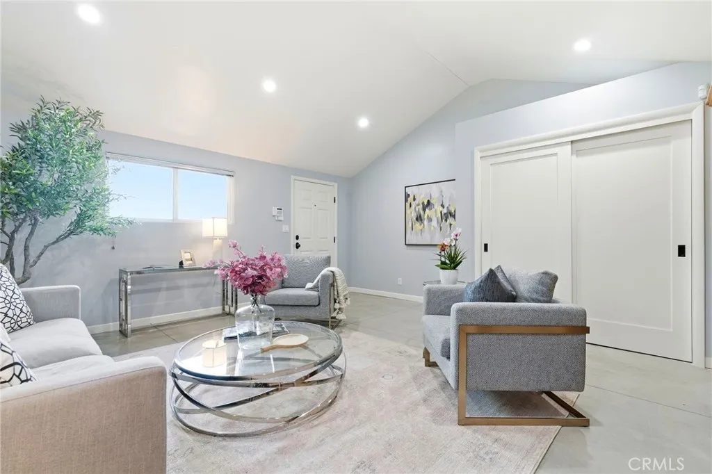 1025 N Screenland Drive, Burbank, California 91505 home-pic-35