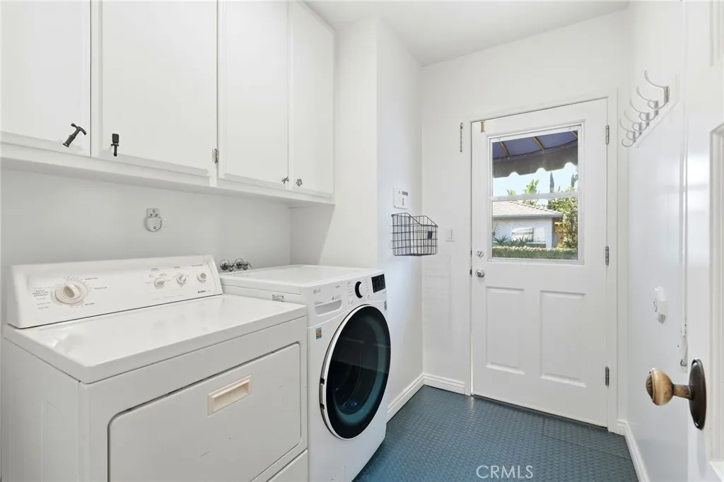 1025 N Screenland Drive, Burbank, California 91505 home-pic-20