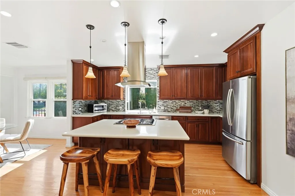 1025 N Screenland Drive, Burbank, California 91505 home-pic-11