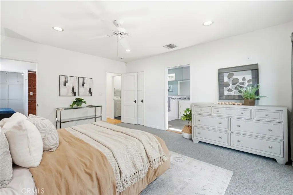 1025 N Screenland Drive, Burbank, California 91505 home-pic-22