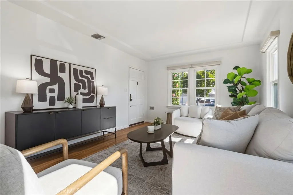 1025 N Screenland Drive, Burbank, California 91505 home-pic-7