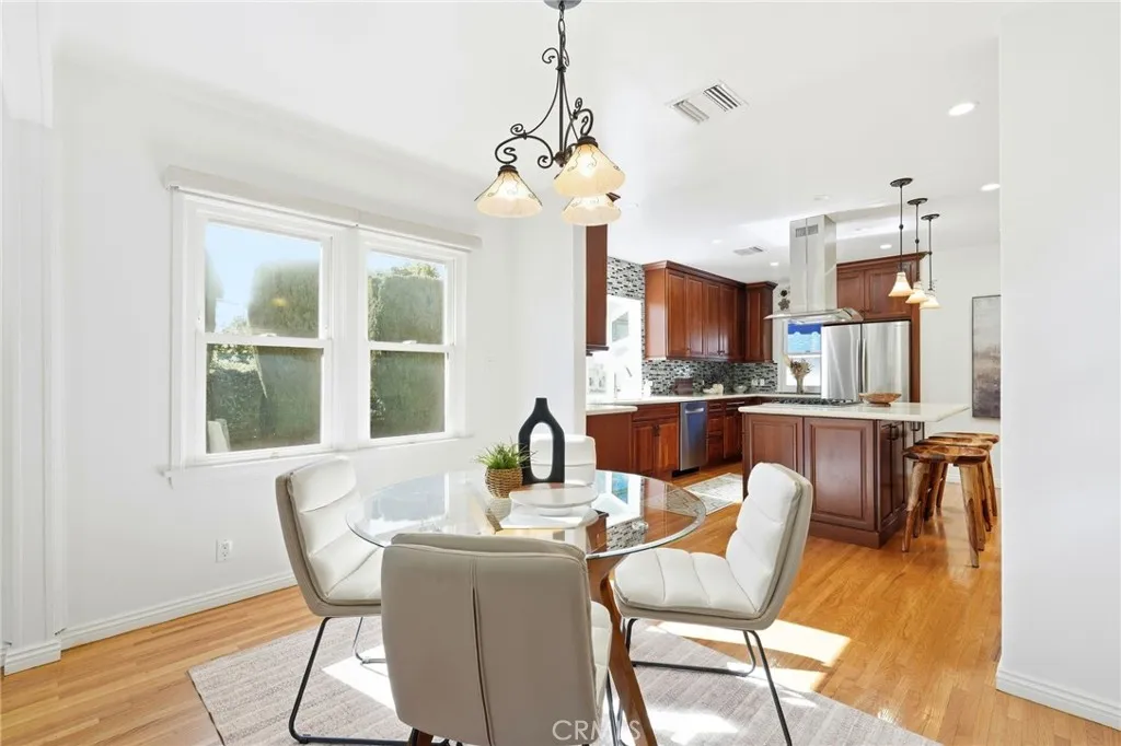 1025 N Screenland Drive, Burbank, California 91505 home-pic-9