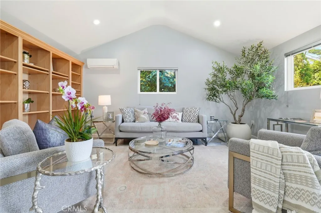 1025 N Screenland Drive, Burbank, California 91505 home-pic-33