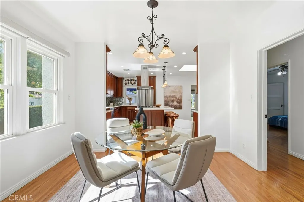 1025 N Screenland Drive, Burbank, California 91505 home-pic-8
