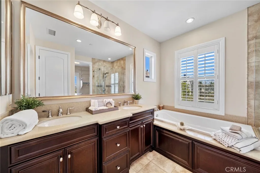 17272 Tidalridge Lane, Huntington Beach, California 92649 home-pic-35