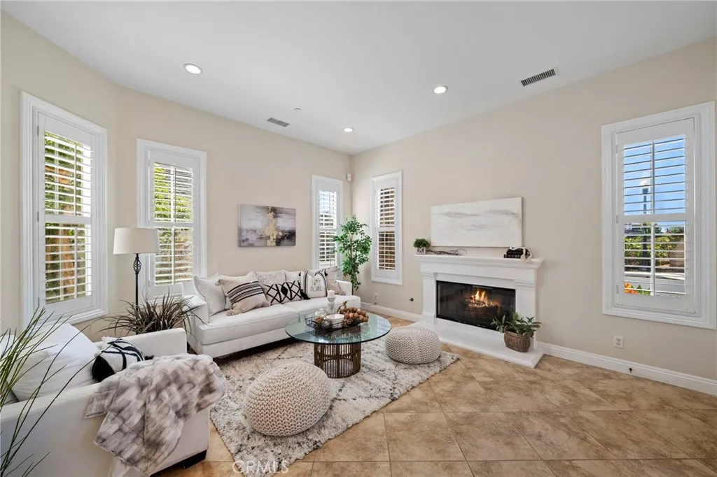 17272 Tidalridge Lane, Huntington Beach, California 92649 home-pic-6