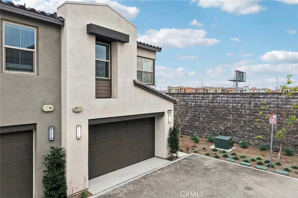 15909 Blue Copper Way, Fontana, California 92336 home-pic-4