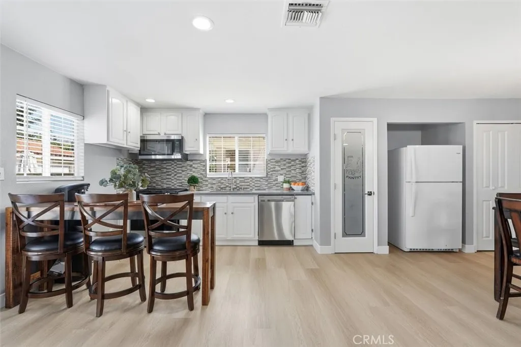 5017 W 118th Place, Hawthorne, California 90250 home-pic-6