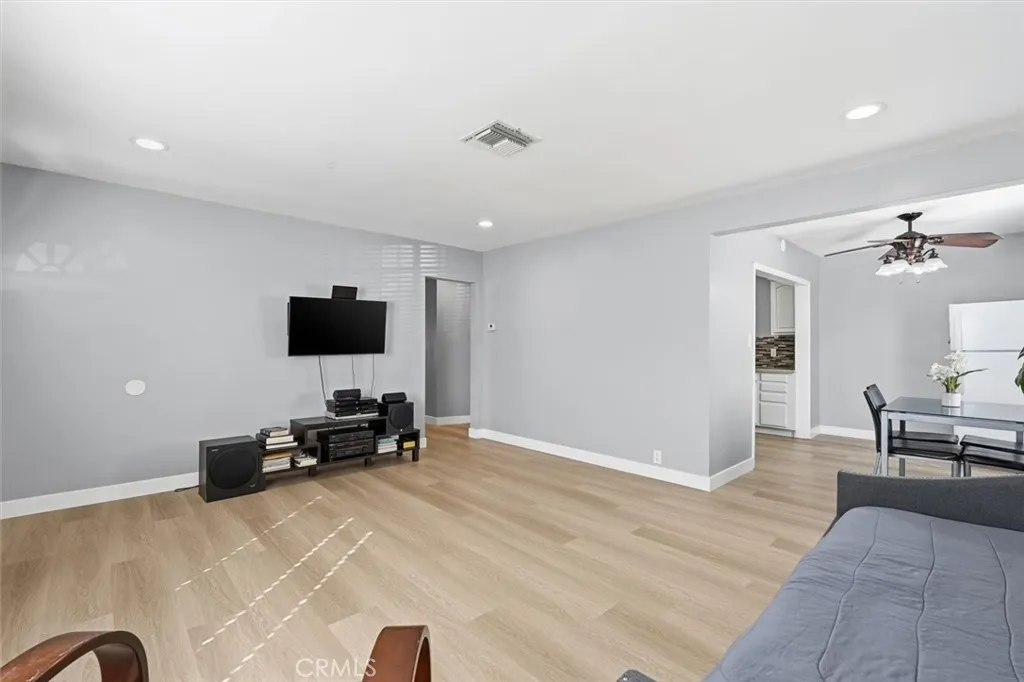 5017 W 118th Place, Hawthorne, California 90250 home-pic-17