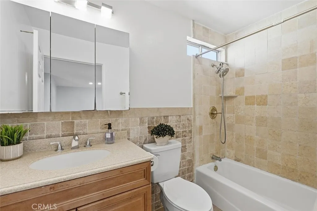 5017 W 118th Place, Hawthorne, California 90250 home-pic-12