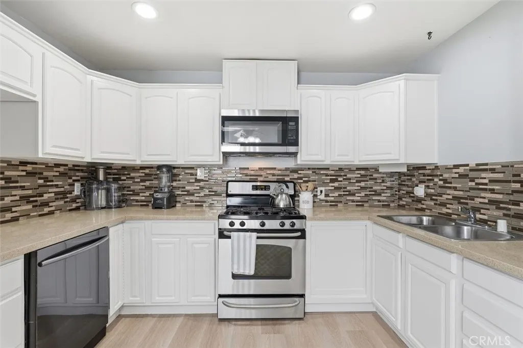 5017 W 118th Place, Hawthorne, California 90250 home-pic-19