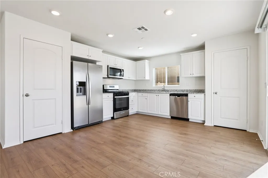 18774 Hampton Lane, Adelanto, California 92301 home-pic-16
