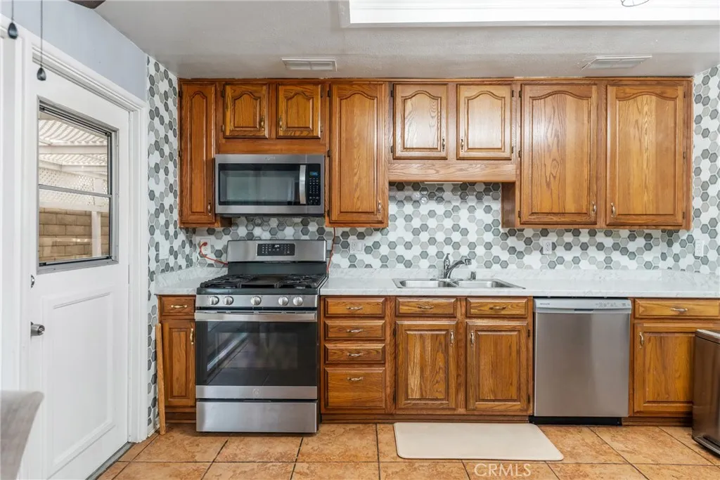 3866 Gates Place, Riverside, California 92504 home-pic-12