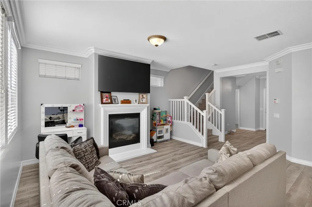 3686 W Scribner, Inglewood, California 90305 home-pic-8