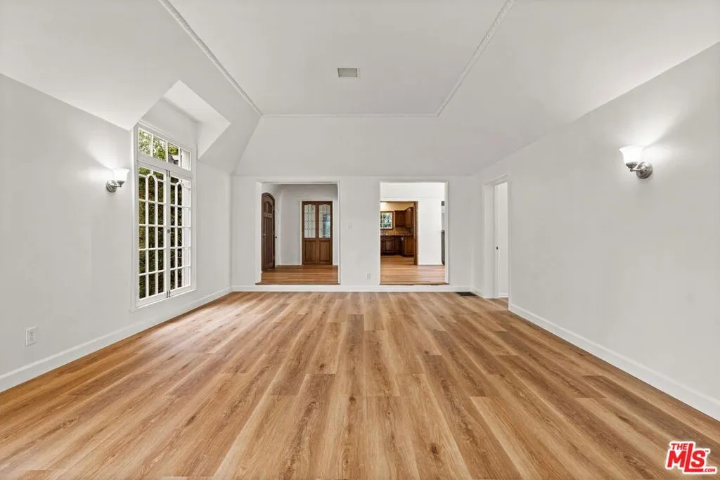 512 N Elm Drive, Beverly Hills, California 90210 home-pic-9