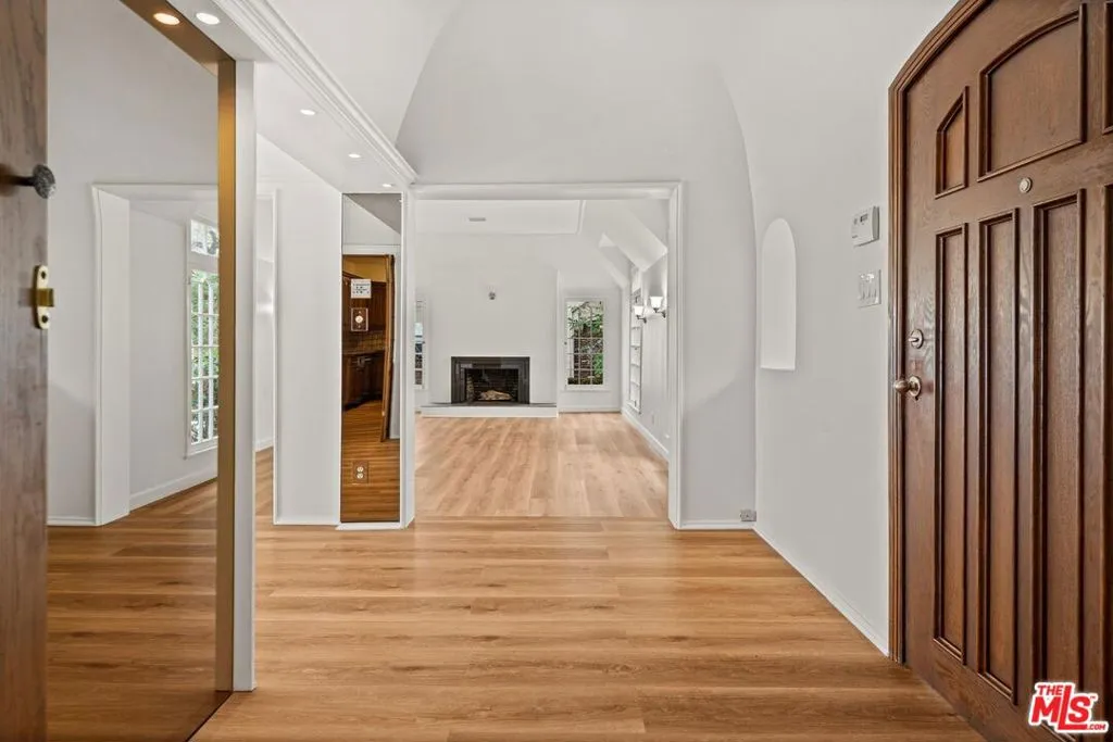 512 N Elm Drive, Beverly Hills, California 90210 home-pic-5