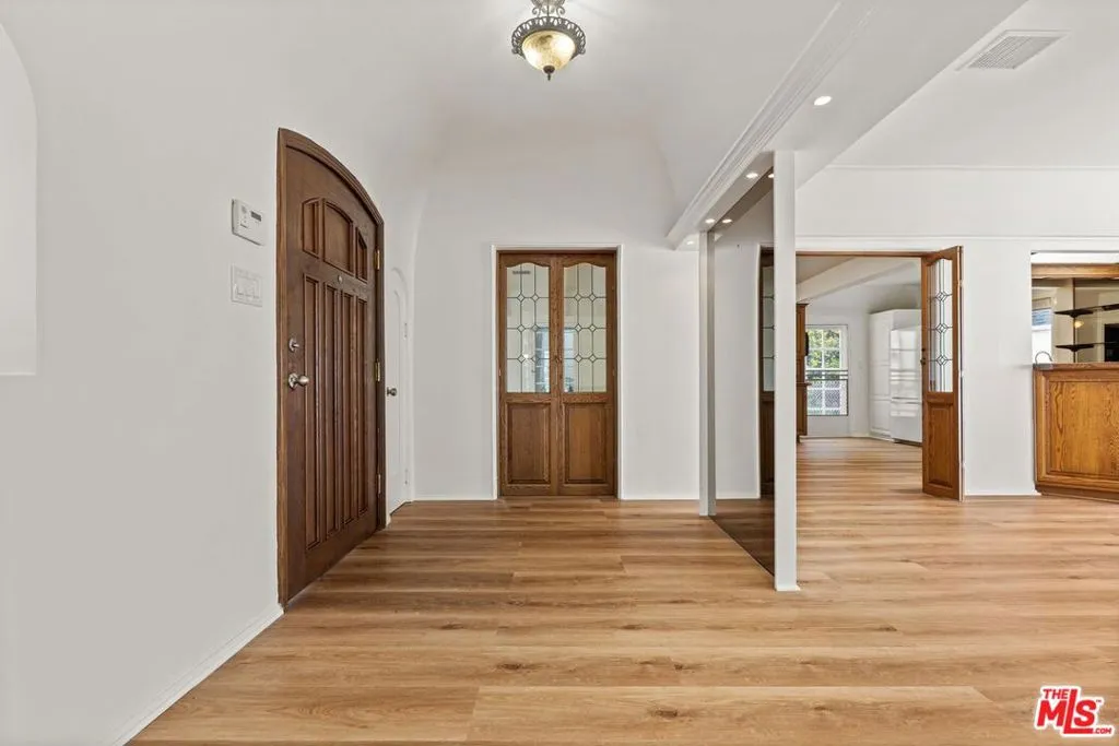 512 N Elm Drive, Beverly Hills, California 90210 home-pic-11