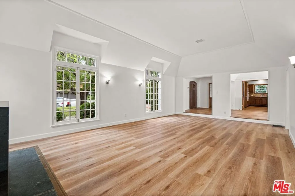 512 N Elm Drive, Beverly Hills, California 90210 home-pic-8