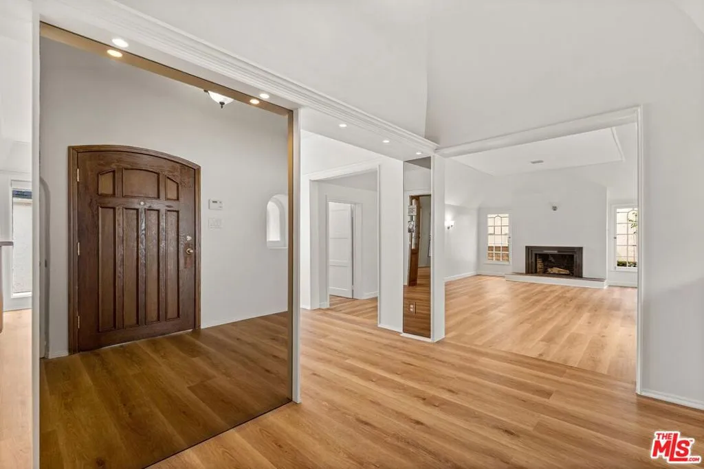 512 N Elm Drive, Beverly Hills, California 90210 home-pic-4