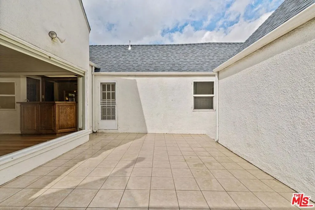 512 N Elm Drive, Beverly Hills, California 90210 home-pic-39