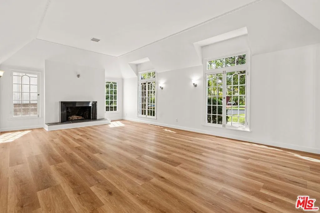512 N Elm Drive, Beverly Hills, California 90210 home-pic-10
