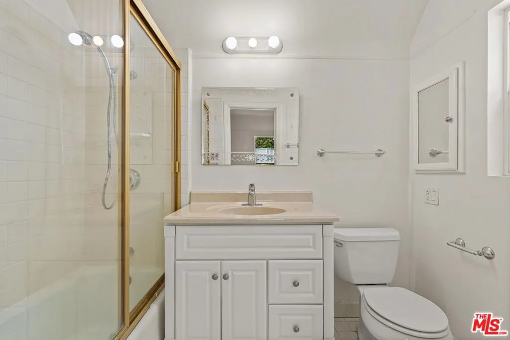 512 N Elm Drive, Beverly Hills, California 90210 home-pic-36