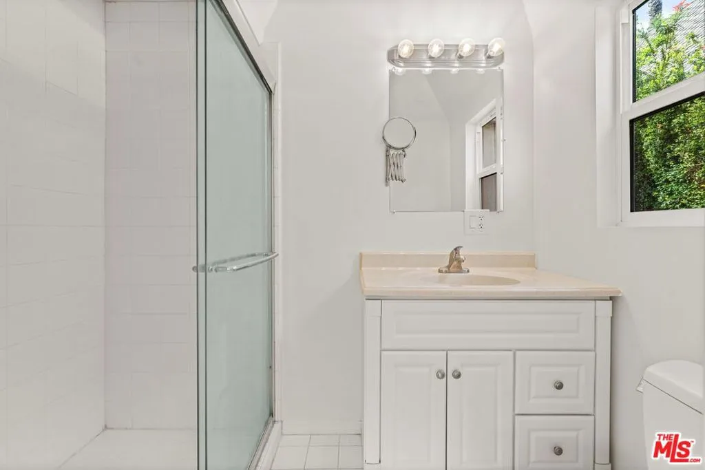 512 N Elm Drive, Beverly Hills, California 90210 home-pic-25