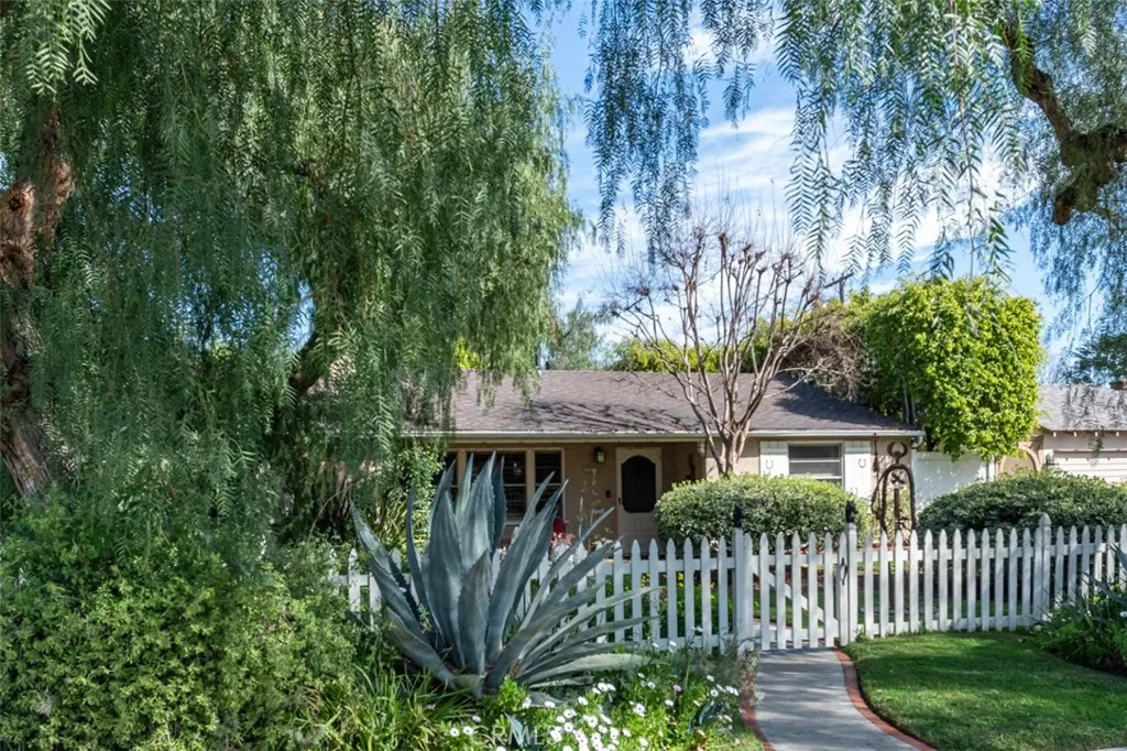 1415 Garden Street, Glendale, California 91201 home-pic-2