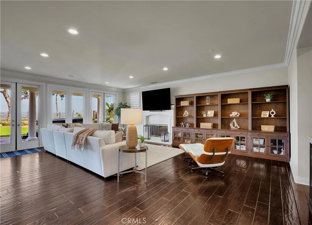 16 Lapis Avenue, Dana Point, California 92629 home-pic-9