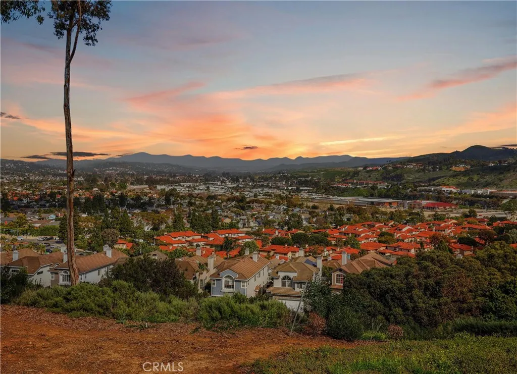 16 Lapis Avenue, Dana Point, California 92629 home-pic-38