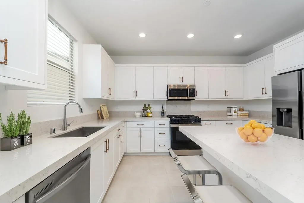 1532 Painted Cave, Chula Vista, California 91913 home-pic-6