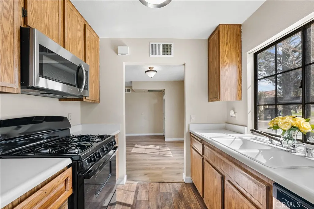 2554 Olive 101, Palmdale, California 93550 home-pic-8