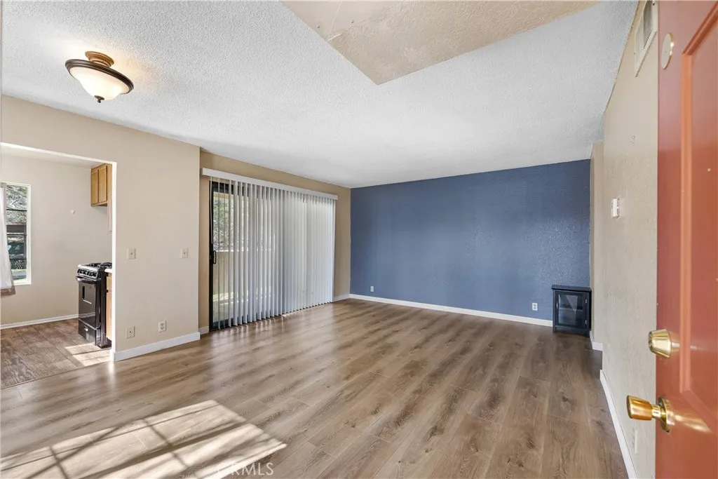 2554 Olive 101, Palmdale, California 93550 home-pic-2
