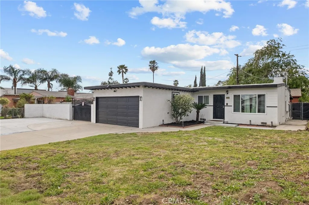 9952 Catawba, Fontana, California 92335 home-pic-1