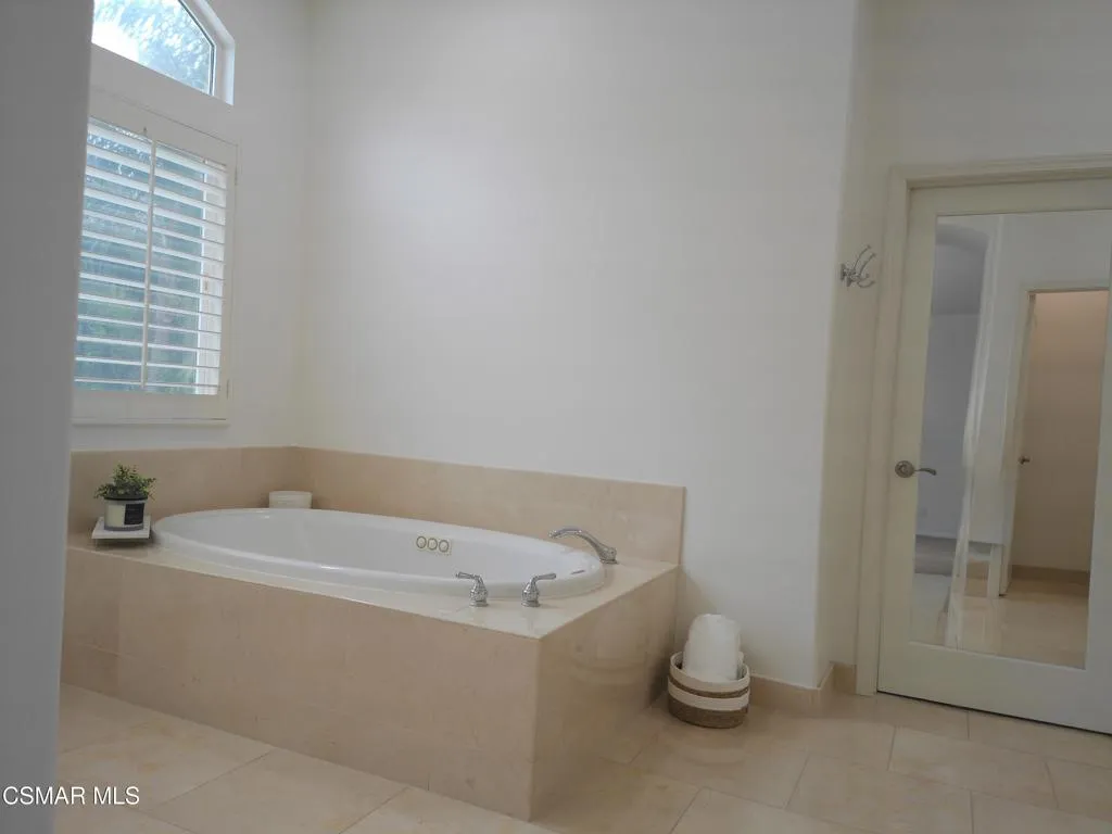 6438 Deerbrook Road, Oak Park, California 91377 home-pic-28