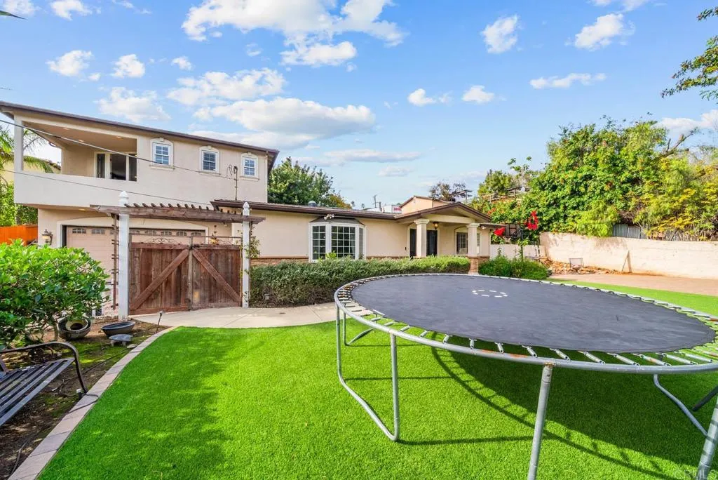 10820 Dutton Drive, La Mesa, California 91941 home-pic-35