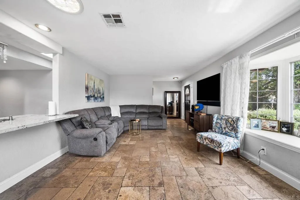 10820 Dutton Drive, La Mesa, California 91941 home-pic-8