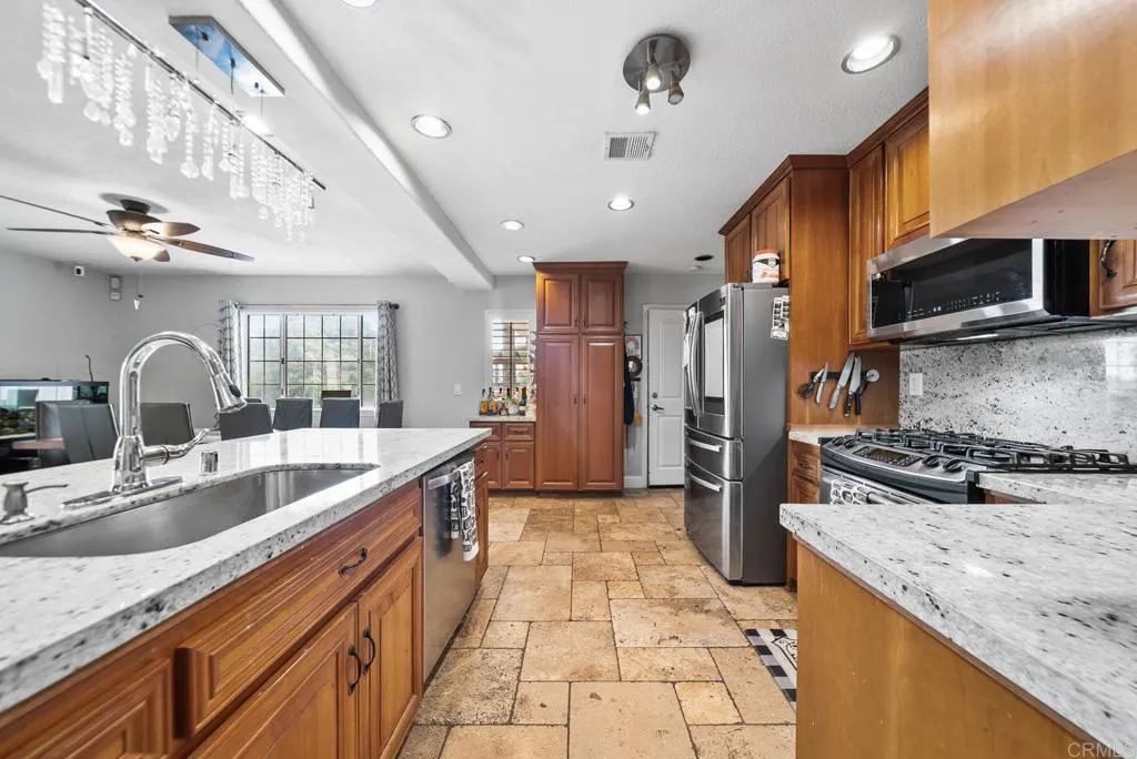 10820 Dutton Drive, La Mesa, California 91941 home-pic-12