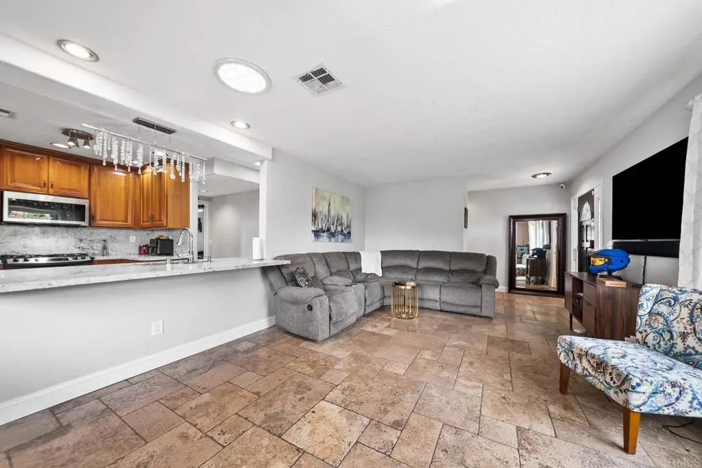 10820 Dutton Drive, La Mesa, California 91941 home-pic-9