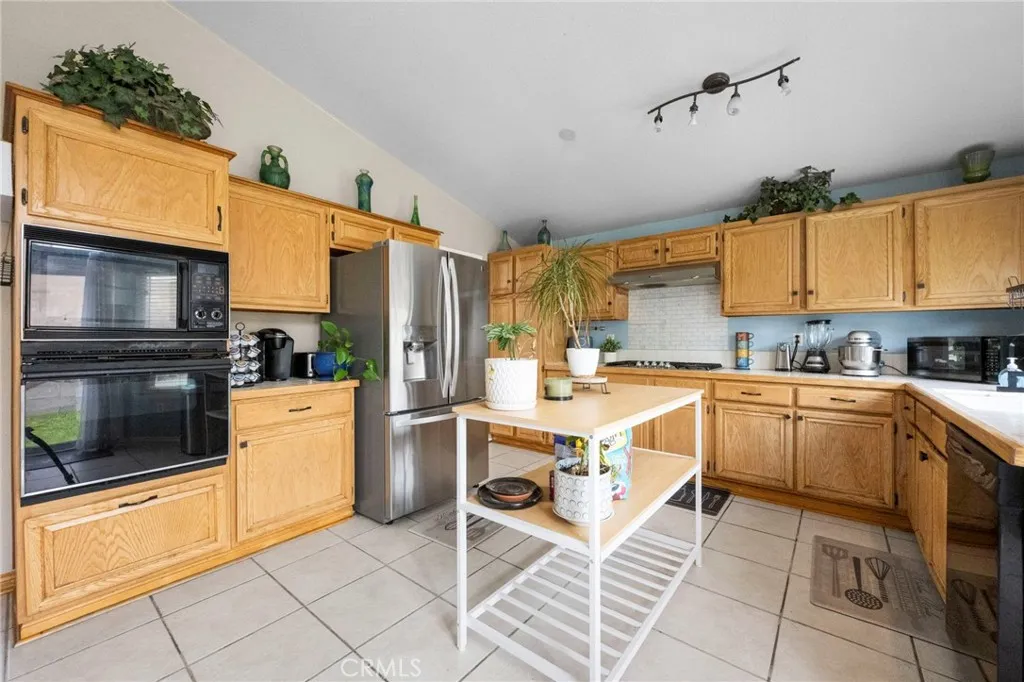 3684 Veronica Court, Rialto, California 92377 home-pic-41
