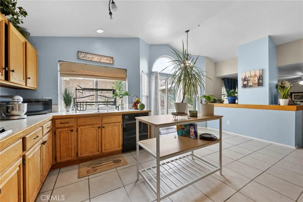 3684 Veronica Court, Rialto, California 92377 home-pic-37