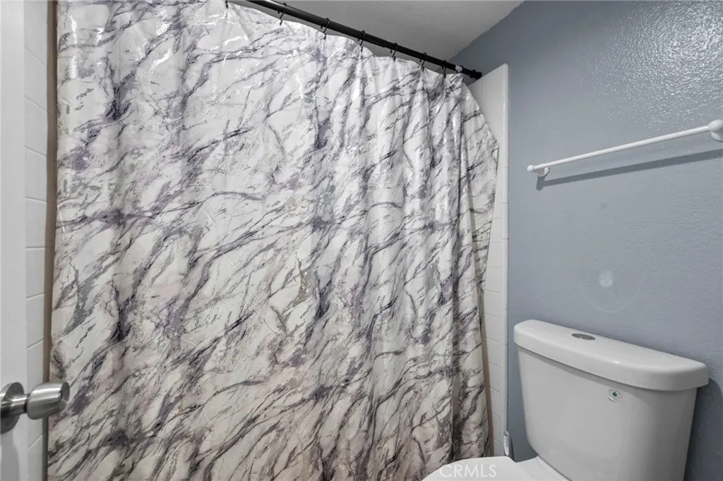 3684 Veronica Court, Rialto, California 92377 home-pic-13