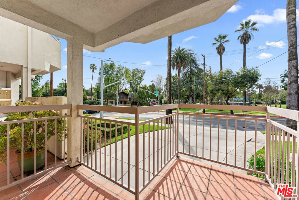 265 W California Boulevard 1, Pasadena, California 91105 home-pic-3