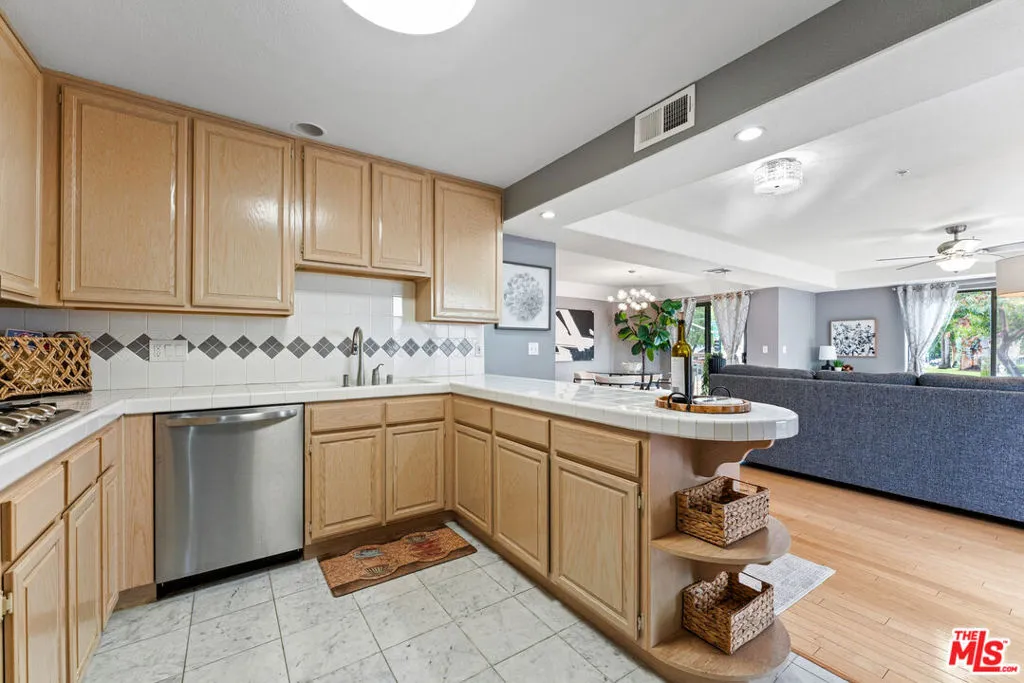 265 W California Boulevard 1, Pasadena, California 91105 home-pic-15