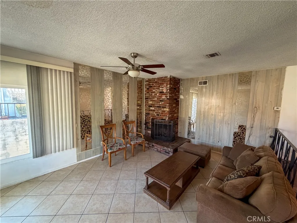 200 E Charlotte, Anaheim, California 92805 home-pic-18