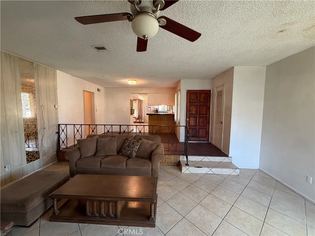 200 E Charlotte, Anaheim, California 92805 home-pic-20
